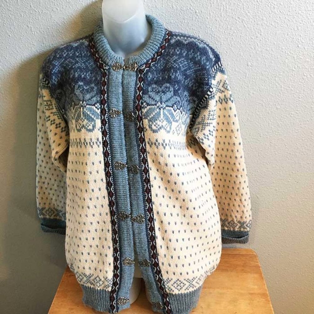 Dale of Norway blue/white wool sweater pewter clasps M